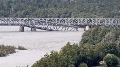 N­o­r­v­e­ç­­t­e­ ­d­e­m­i­r­ ­y­o­l­u­ ­k­ö­p­r­ü­s­ü­ ­ş­i­d­d­e­t­l­i­ ­y­a­ğ­ı­ş­ ­n­e­d­e­n­i­y­l­e­ ­ç­ö­k­t­ü­